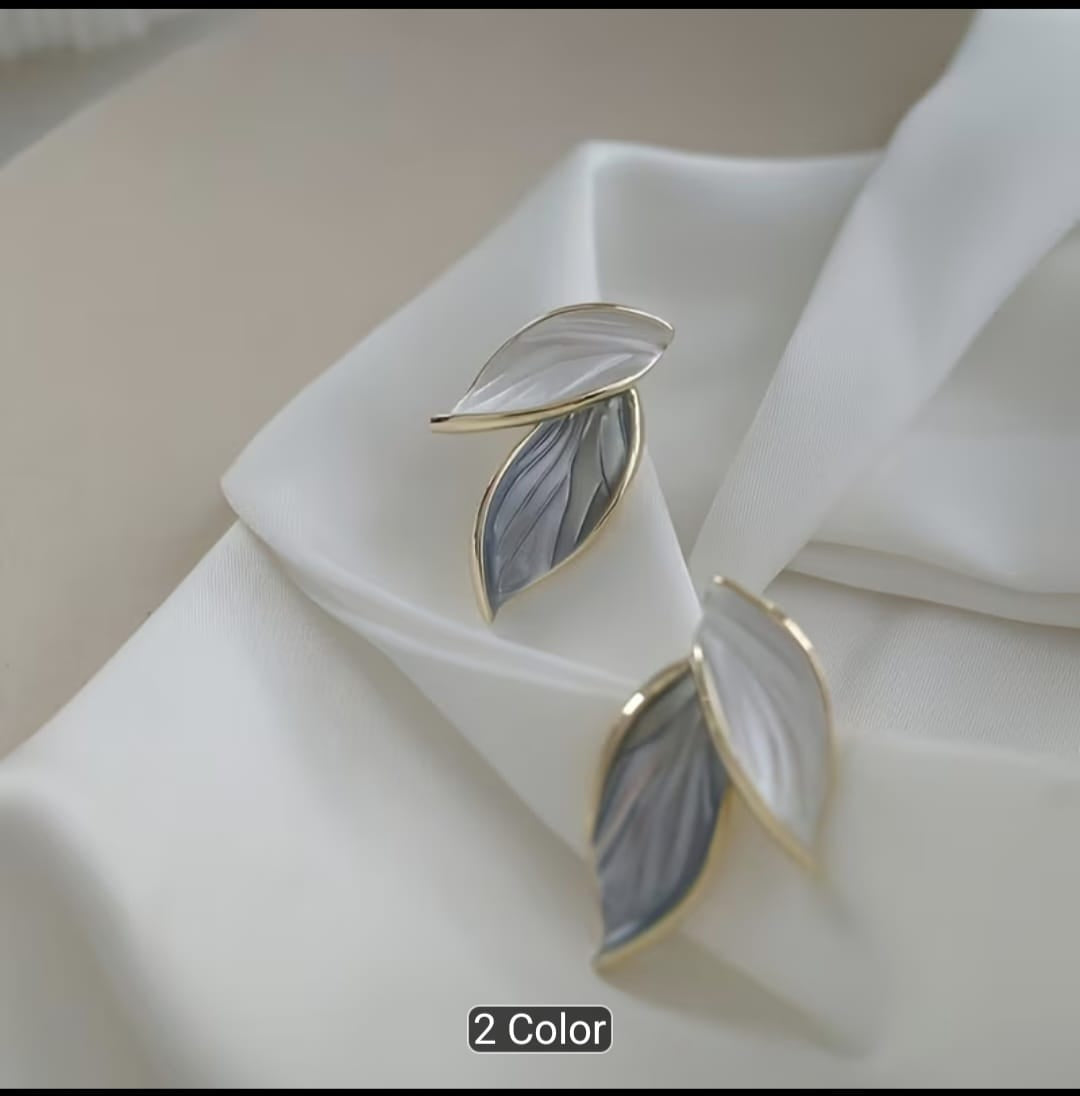 Elegant Two-Tone Leaf Drop Earrings – Nature Inspired Gold & Silver Statement Earrings for Women