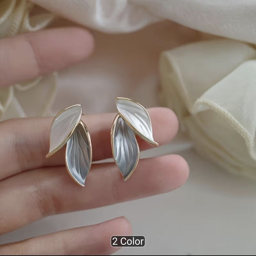 Elegant Two-Tone Leaf Drop Earrings – Nature Inspired Gold & Silver Statement Earrings for Women